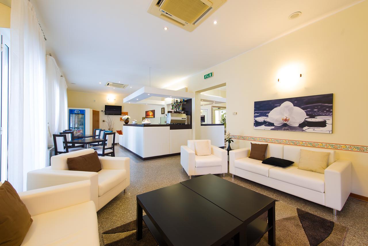 Hotel Galassia Rimini Kültér fotó